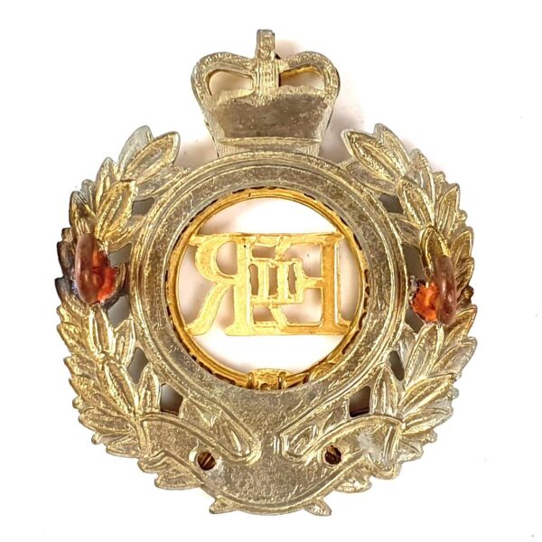 Royal Engineers Bimetal Cap Badge, ERII - Image 2
