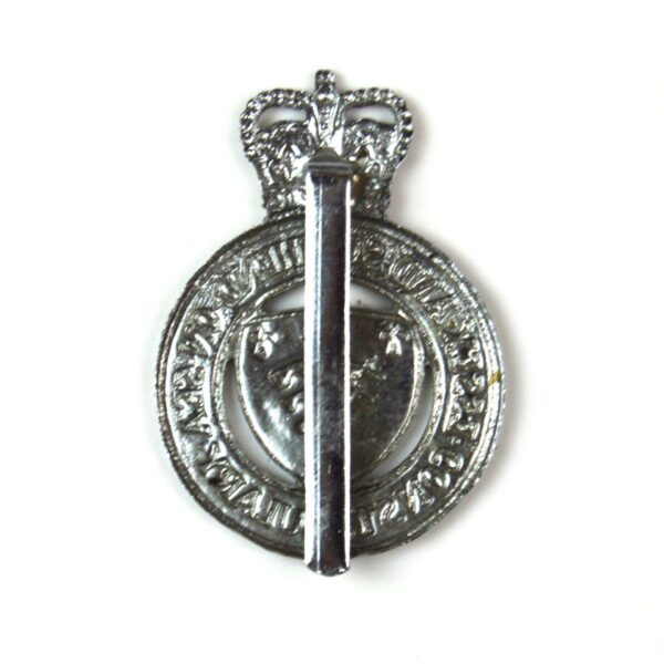 Essex and Southend-On-Sea Constabulary Chrome Cap Badge, Queen's Crown - Image 2