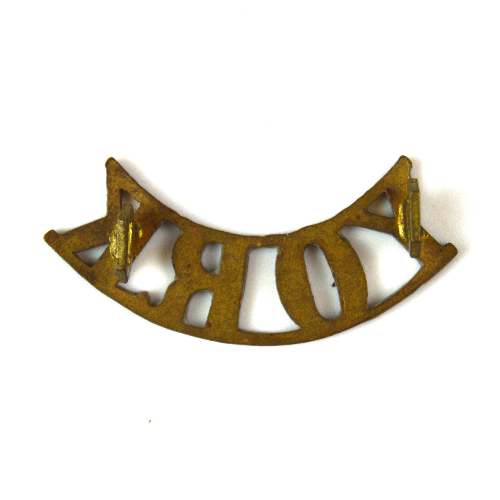 Yorkshire Regiment (Green Howards) (York) Brass Shoulder Title, Stamped Lugs - Image 2