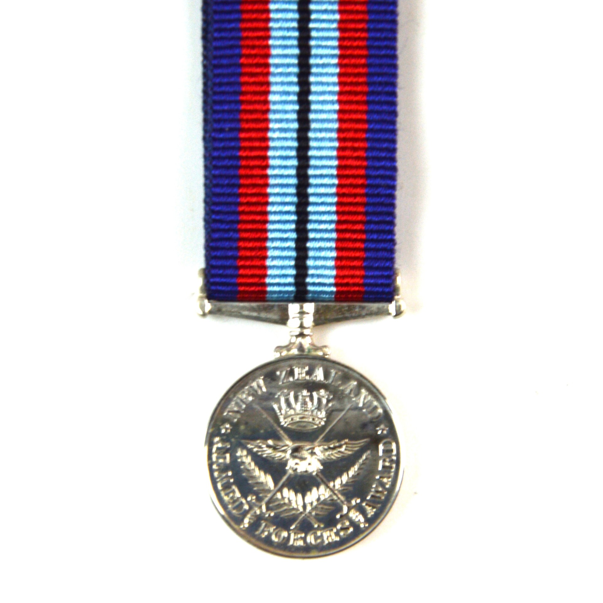 New Zealand Armed Forces Award Medal, ERII, Miniature - Image 2