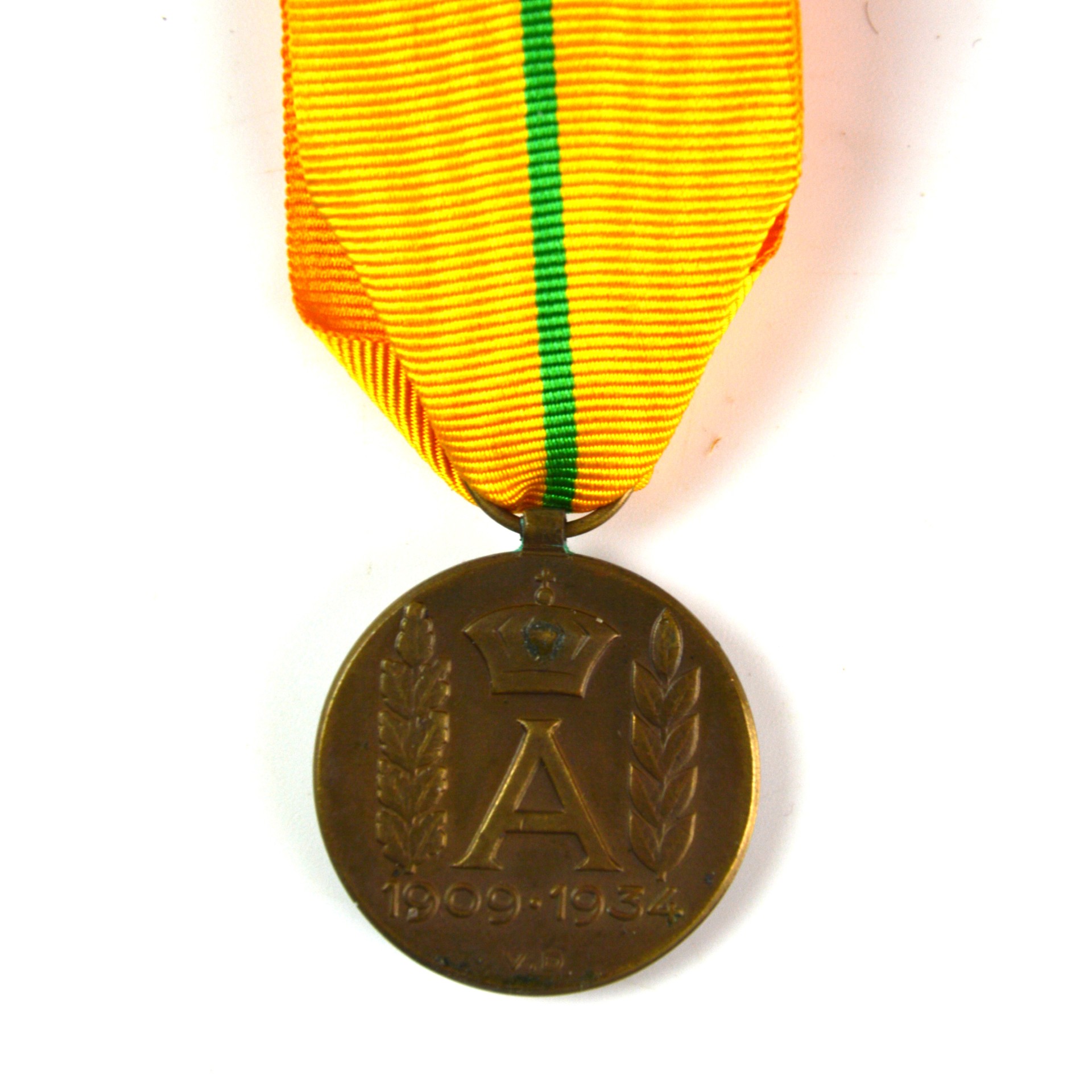 Belgian Commemorative Medal of the Reign of King Albert I 1909-1934 - Image 2