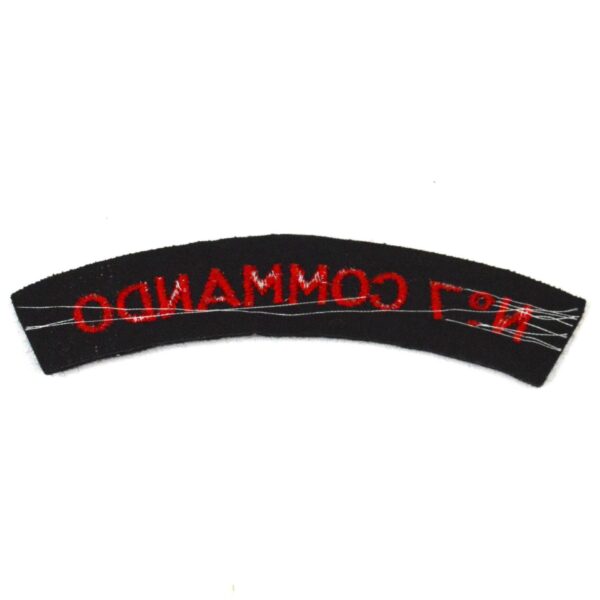 No.7 Commando Cloth Shoulder Title, Red on Navy Blue - Image 2