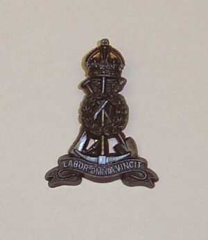 ARMY PIONEER CORPS KC brown plastic cap badge