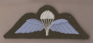 BRITISH BASIC PARACHUTE WINGS white/blue on khaki