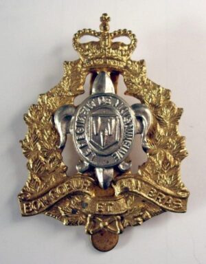 REGIMENT DE MAISONNEUVE QC or's cap badge