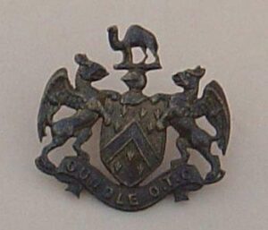 OUNDLE SCHOOL O.T.C bronzed cap badge