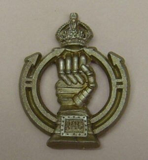 ROYAL ARMOURED CORPS WWII KC plastic cap badge