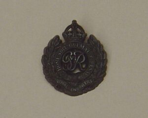 ROYAL ENGINEERS GRVI KC plastic cap badge