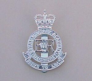 ROYAL MILITARY ACADEMY SANDHURST ERII a/a cap badg