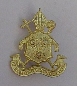 ST EDMUNDS SCHOOL O.T.C. CANTERBUY  g/m cap badge