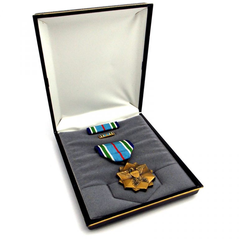 JOINT SERVICE ACHIEVEMENT MEDAL USA complete in case, full size medal