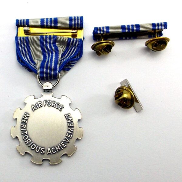 AIR FORCE ACHIEVEMENT MEDAL USA complete in case, full size medal - Image 2
