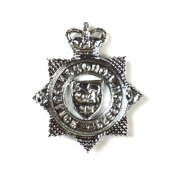 Preston Borough Police Chrome and Enamel Cap Badge, Queen's Crown - Image 2