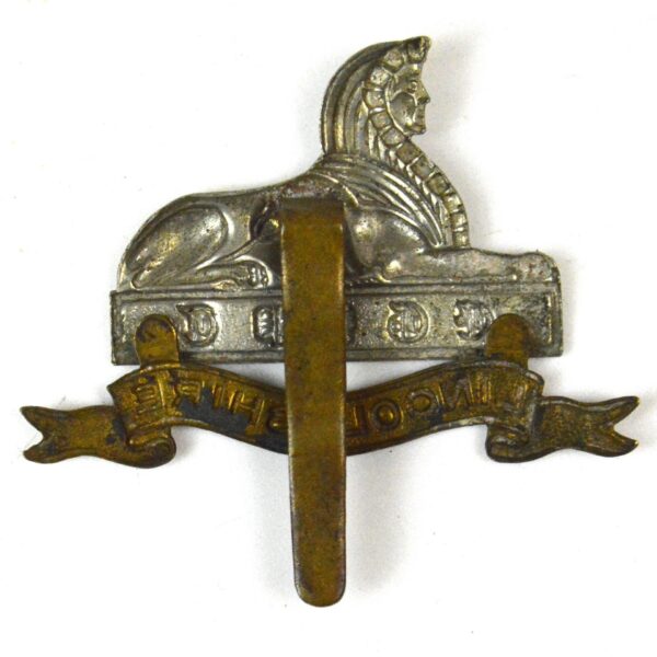 Lincolnshire Regiment Bimetal Cap Badge, Original - Image 2