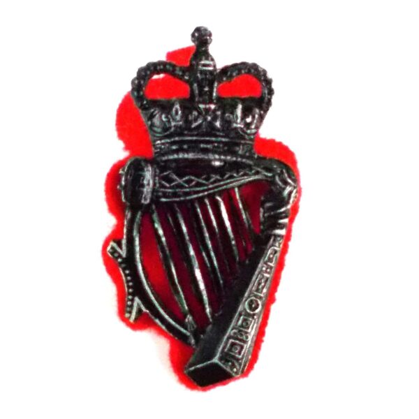 Royal Ulster Constabulary Queen's Crown Cap Badge