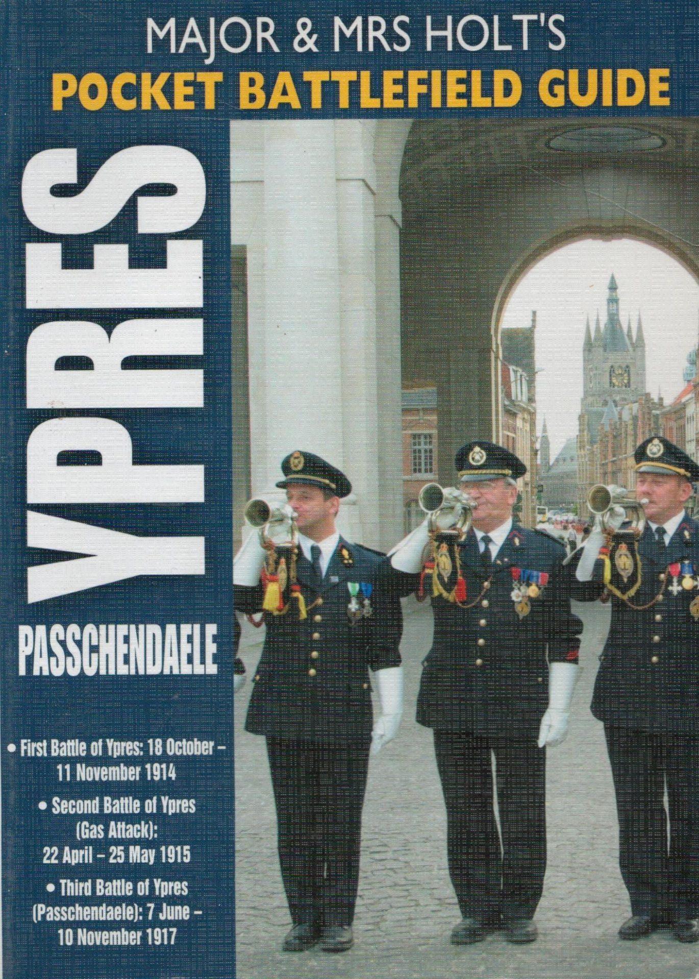MAJOR AND MRS HOLT'S POCKET BATTLEFIELD GUIDE TO YPRES AND PASSCHENDAELE: 1st Ypres; 2nd Ypres (Gas Attack); 3rd Ypres (Passchendaele)(Holts Pocket Battlefield Guide)