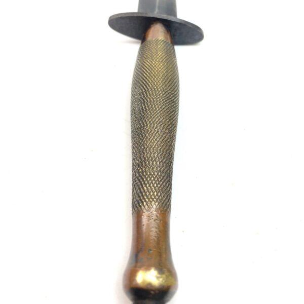 Original British 2nd Pattern Fairbairn-Sykes Commando Knife in Scabbard - Image 3