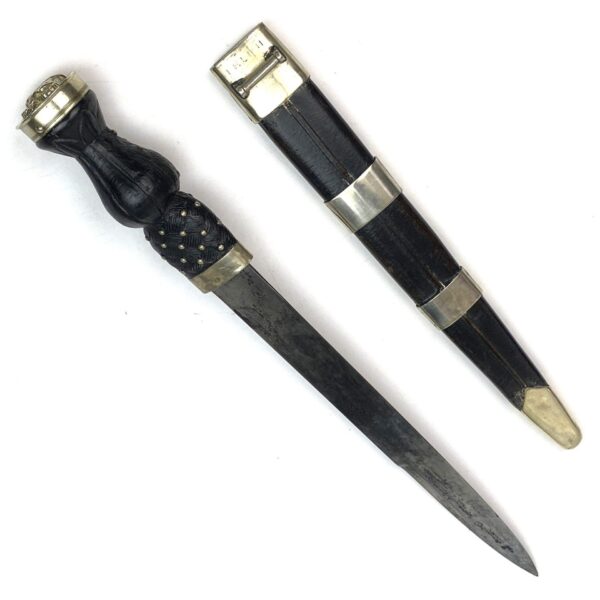 Original Mk. 3 Pipers Dirk, ERII, 1st Highland Light Infantry - Image 2