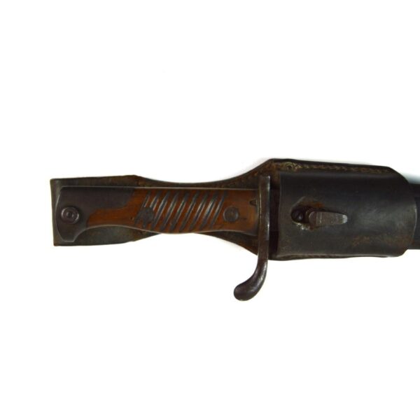 Imperial German Mauser SG 1898/05 a/A Butcher Bayonet in Leather Scabbard and Frog, Dated 1915 - Image 4