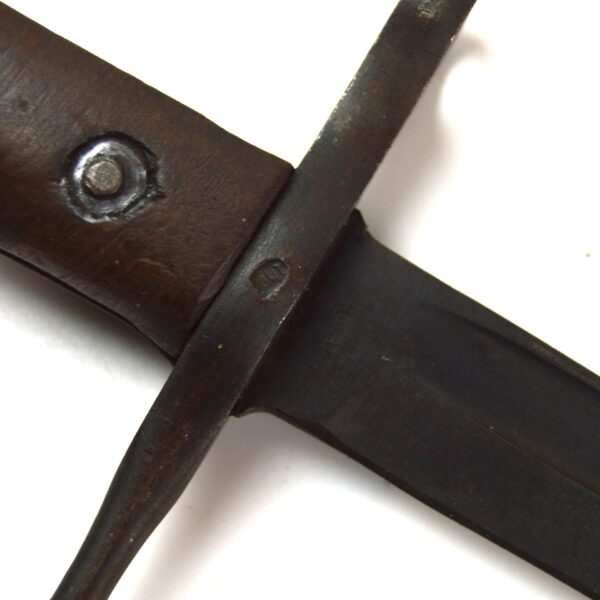 Italian M1891-TS (Truppe Speciali) Mannlicher-Carcano Bayonet in Leather Scabbard - Image 9