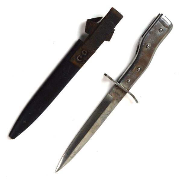 Imperial German Early Manufacture Crank Handle Ersatz EB1 Bayonet in Scabbard - Image 2