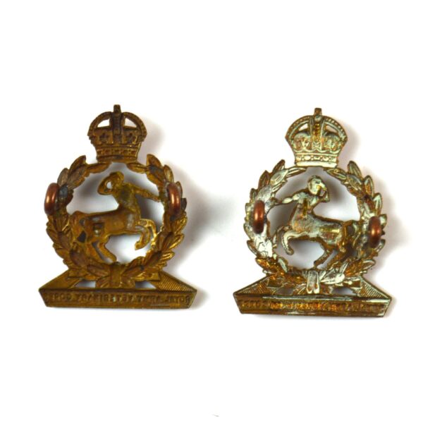 Royal Army Veterinary Corps (RAVC) (1918-1952 Pattern) Collar Badge, King's Crown, Pair - Image 2