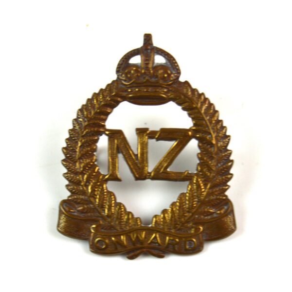 New Zealand Expeditionary Force (WW2 Pattern) Cap Badge, King's Crown, Original