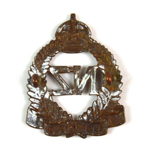 New Zealand Expeditionary Force (WW2 Pattern) Cap Badge, King's Crown, Original - Image 2