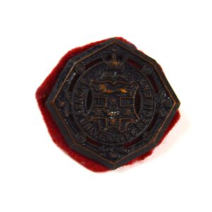 Australian Sydney University Regiment Bronze Cap Badge, Queen's Crown (1953-c. 1997 Pattern)