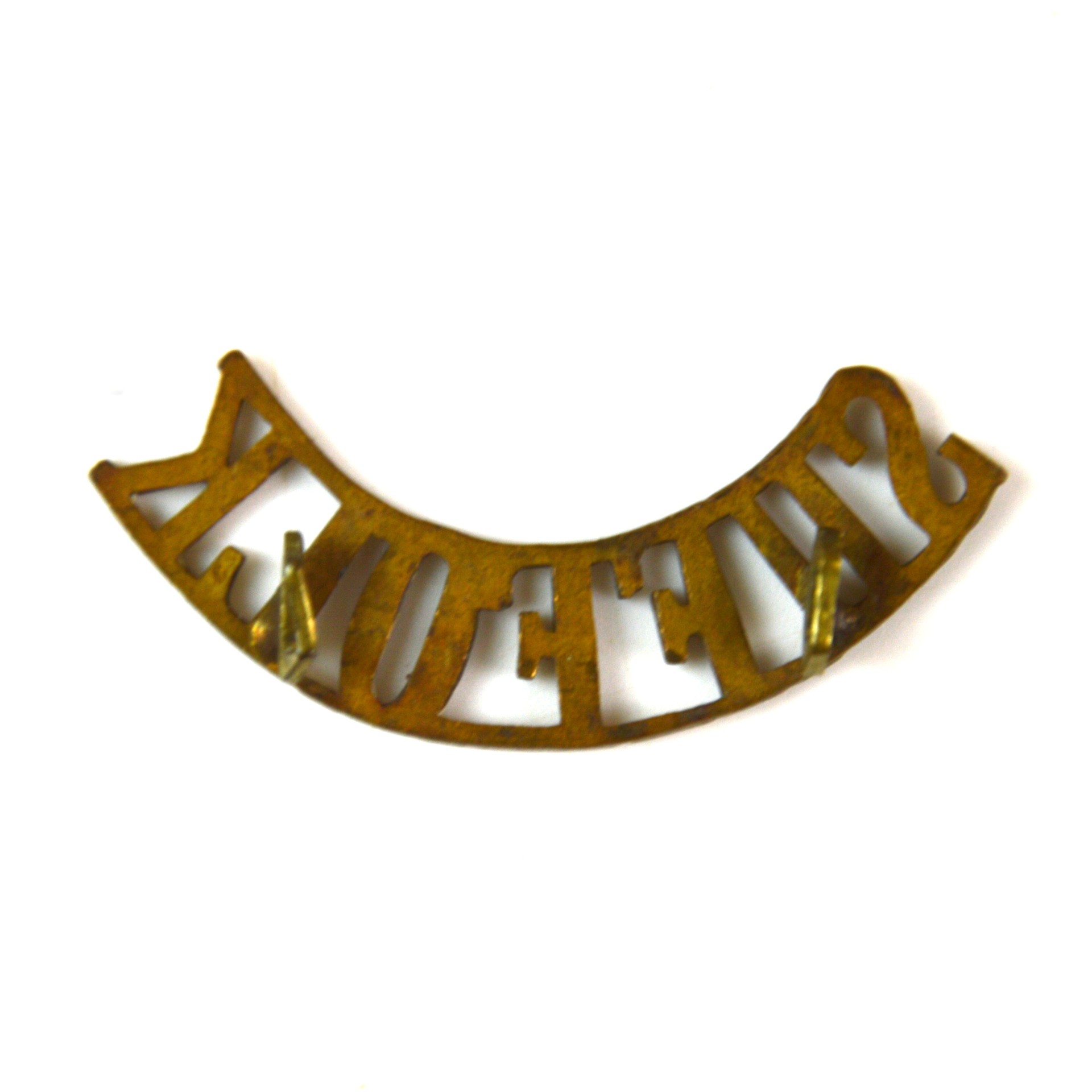 Suffolk Regiment (SUFFOLK) Brass Shoulder Title - Image 2