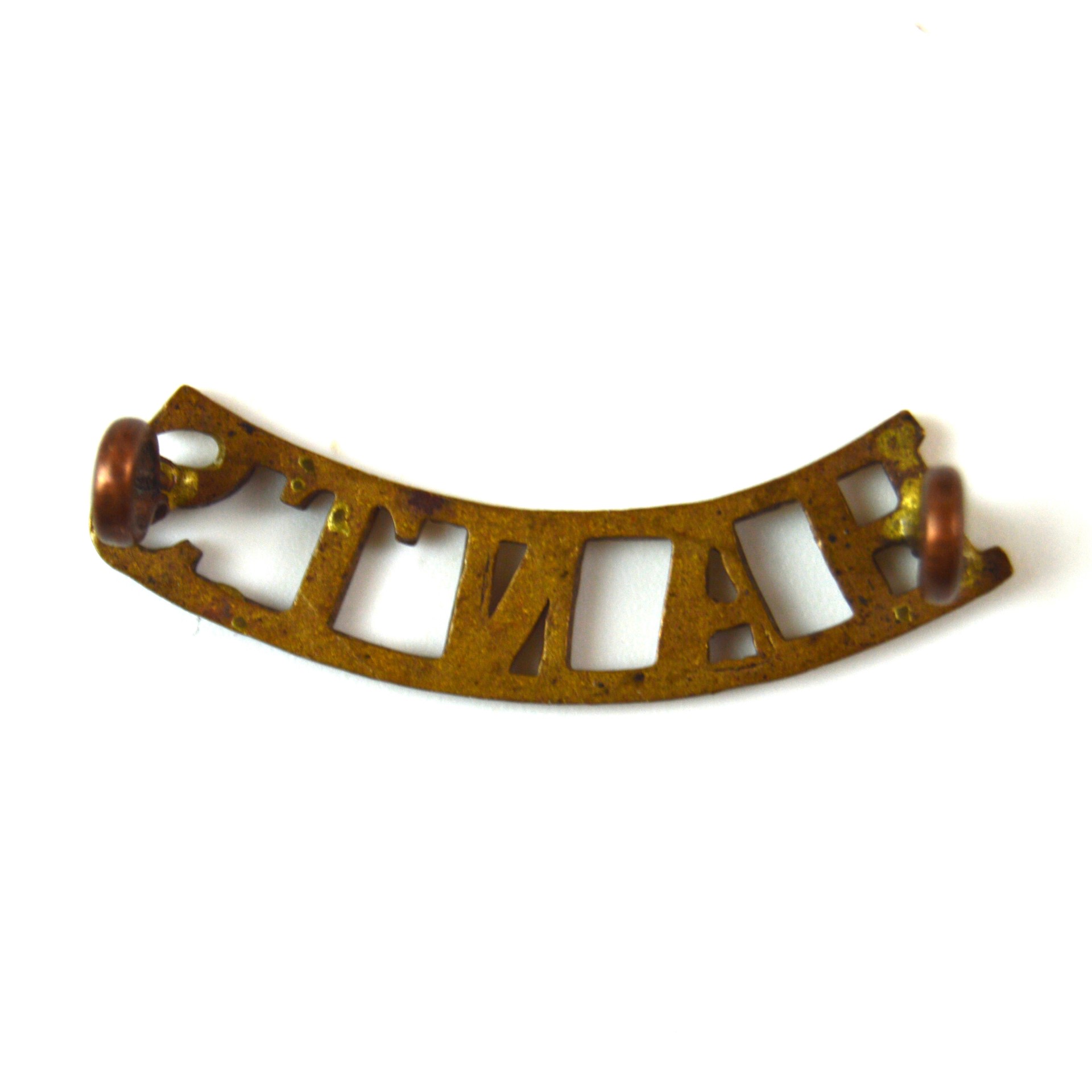 Hampshire Regiment (HANTS, Post-1902 Pattern) Curved Brass Shoulder Title - Image 2