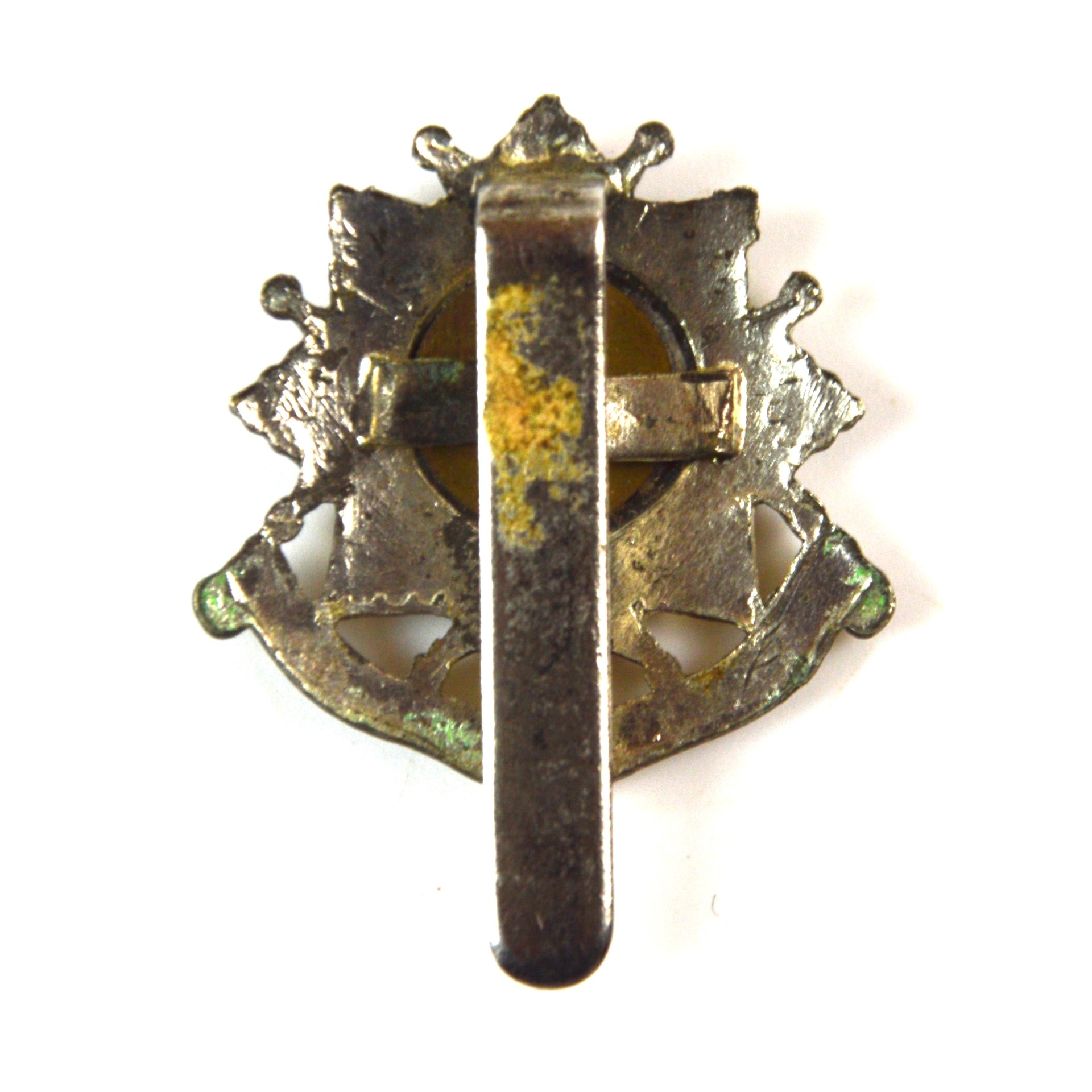 Bedfordshire and Hertfordshire Regiment (1947-1958 Pattern) Officer's Silverplate and Enamel Beret Cap Badge - Image 2