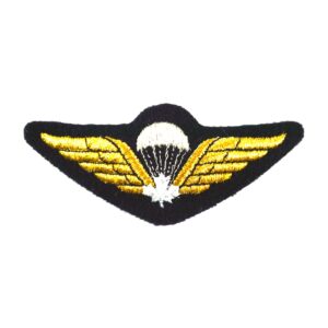 Canadian Parachute Jump Qualification Wings Wire-Embroidered Patch – White Leaf on Black Background