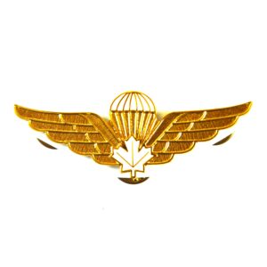 Canadian Parachute Wings Qualification Badge - Gilt and Enamel with White Maple Leaf