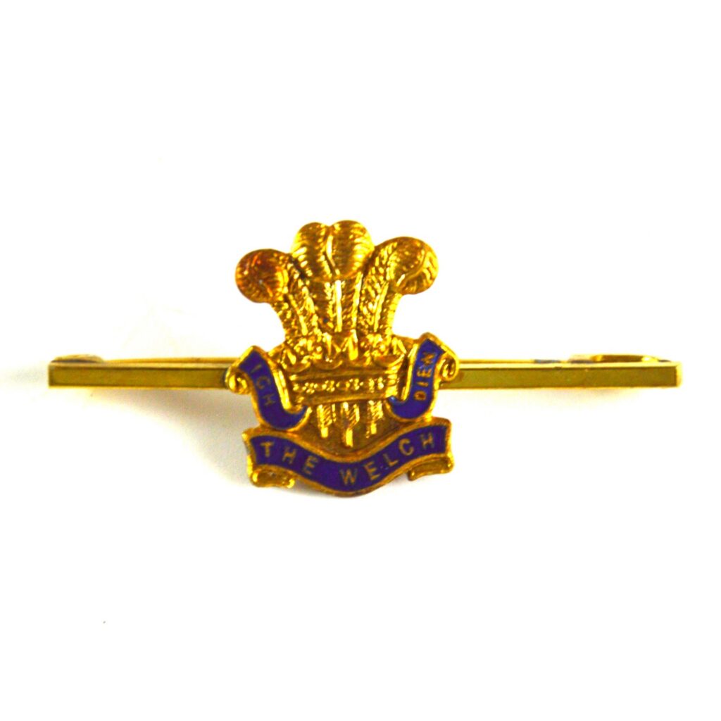 Welch Regiment Gilt and Enamel Sweetheart Tie Brooch (1920-1969 Pattern)